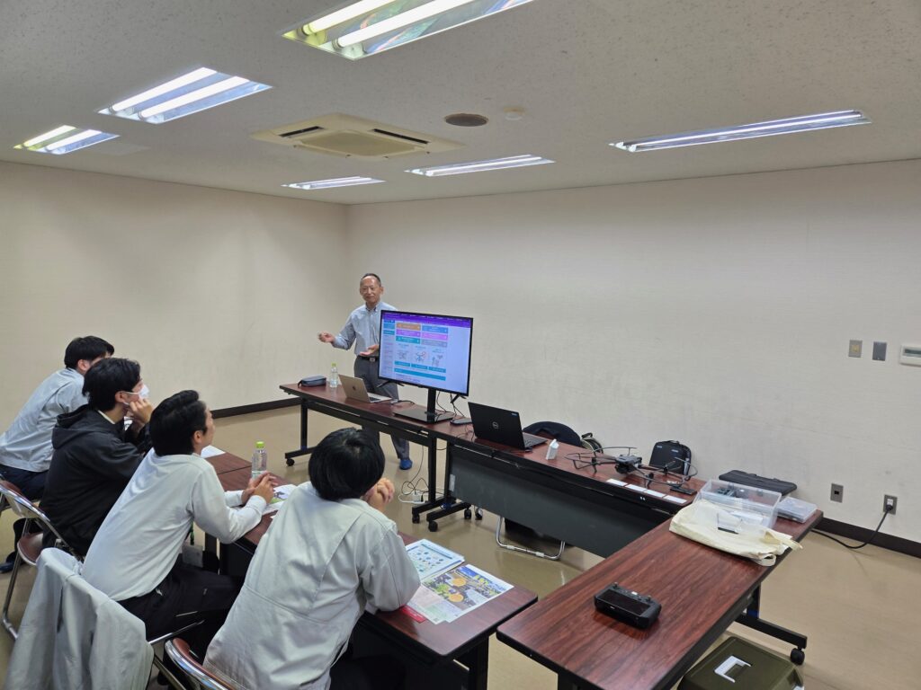 企業向け体験会。まずはドローンについての説明会から。