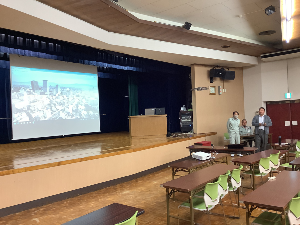 小型のドローン、Mini4を飛ばして説明も