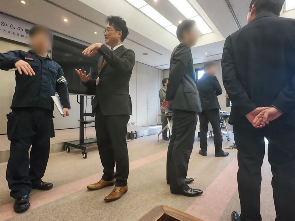 セミナー後、個別に質疑応答中